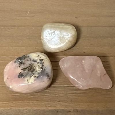 3 PIERRES FEMININ SACRE
