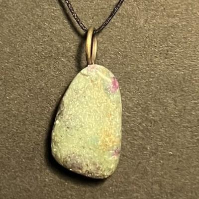 FUCHSITE PENDENTIF