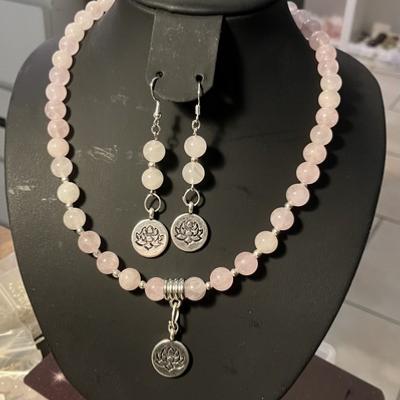 QUARTZ ROSE COLLIER