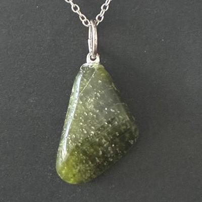 VESUVIANITE IDOCRASE PENDENTIF 5