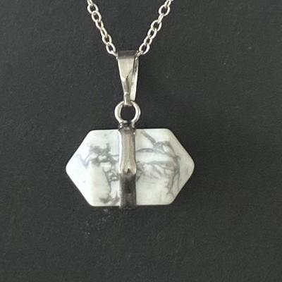 HOWLITE PENDENTIF
