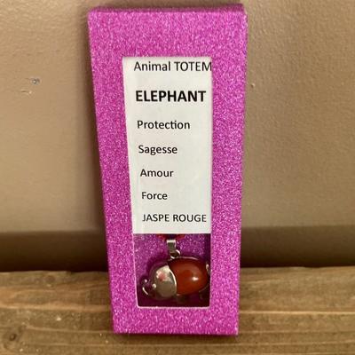 JASPE ROUGE ELEPHANT PENDENTIF