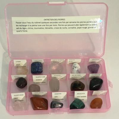 BOITE DE 15 PIERRES DE BASE EN LITHOTHERAPIE