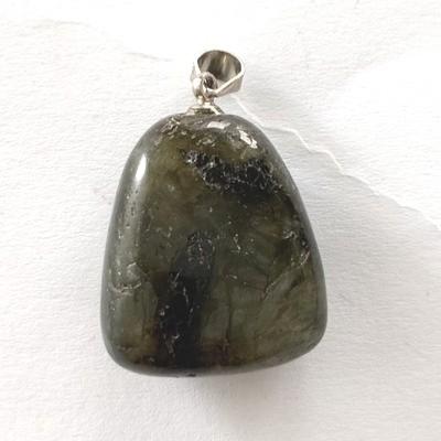 LABRADORITE PENDENTIF 8