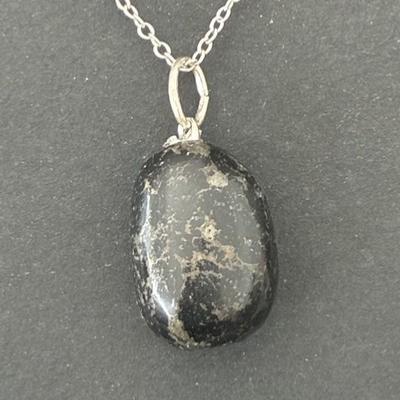 MAGNETITE PENDENTIF 6