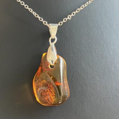 AMBRE PENDENTIF