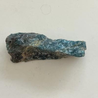 APATITE BLEUE PIERRE BRUTE