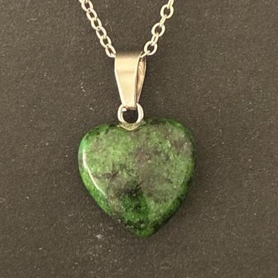 EPIDOTE PENDENTIF PETIT COEUR