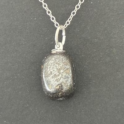 MAGNETITE PENDENTIF 8