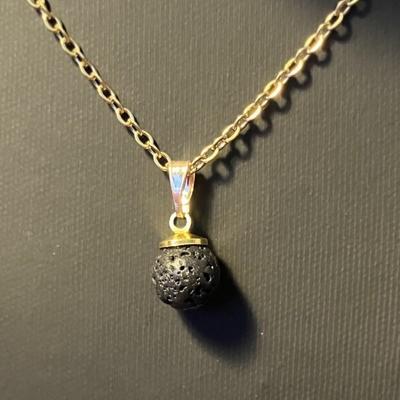 PIERRE DE LAVE PENDENTIF OR