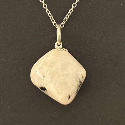 PIERRE DE LUNE BLANCHE PENDENTIF 8