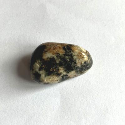 Gabbro : Pierre naturelle en Lithothrapie par Aurore Mdium - L' Aurore Cleste