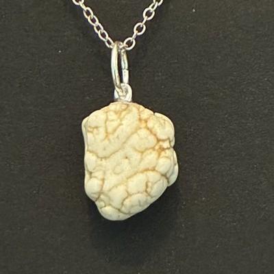 MAGNESITE PENDENTIF 12