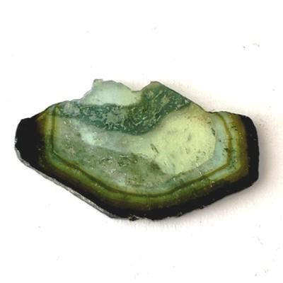 TOURMALINE VERTE PLAQUE 1