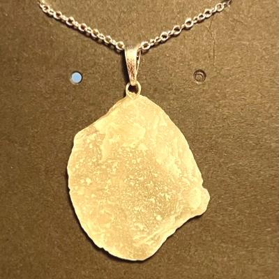 JADE VERTE PENDENTIF BRUT