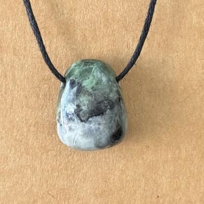 SMARAGDITE PENDENTIF 2