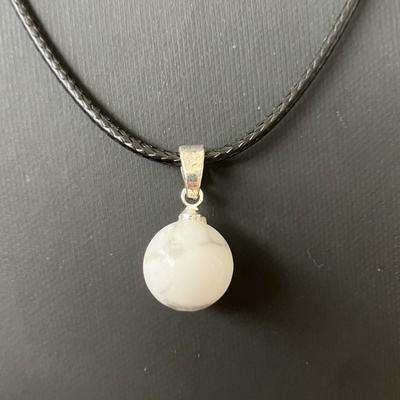 HOWLITE PENDENTIF