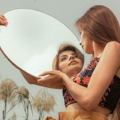 L Effet miroir : Quand l' autre projette ses peurs et blocages !