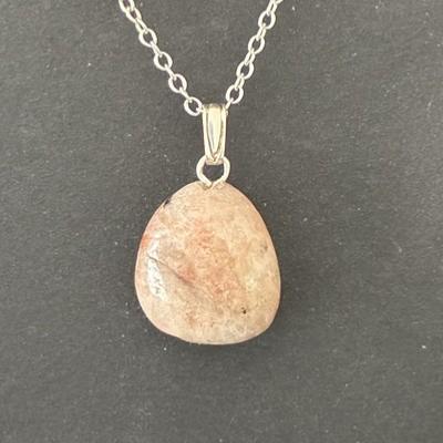 PIERRE DE SOLEIL PENDENTIF 2