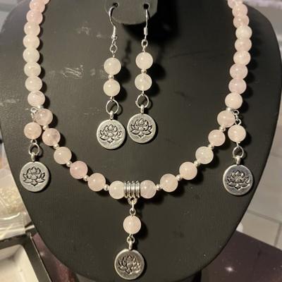 QUARTZ ROSE COLLIER