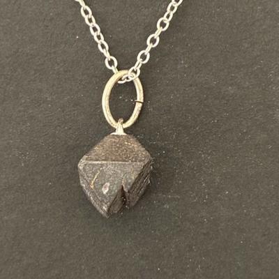 MAGNETITE PENDENTIF BRUT