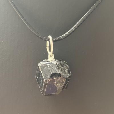 Mlanite / Grenat noir : Pierre / Bracelet en Lithothrapie par Aurore Mdium - L Aurore Cleste