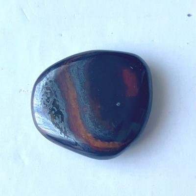 OEIL DE FER PIERRE PLATE
