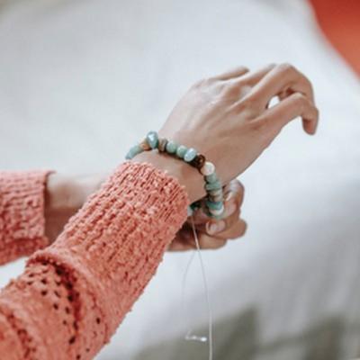 Faut il refaire un Bracelet cass en pierres naturelles avec lastique ? Conseils en Lithothrapie
