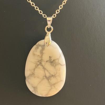 HOWLITE PENDENTIF