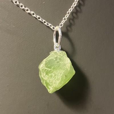 PERIDOT OLIVINE PENDENTIF BRUT