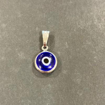 OEIL PENDENTIF