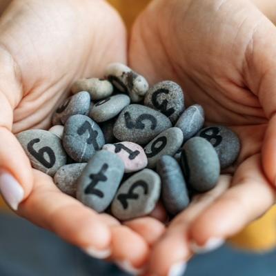 Le Bracelet Chemin de vie : vos 8 pierres personnalisées parmi 33 pierres