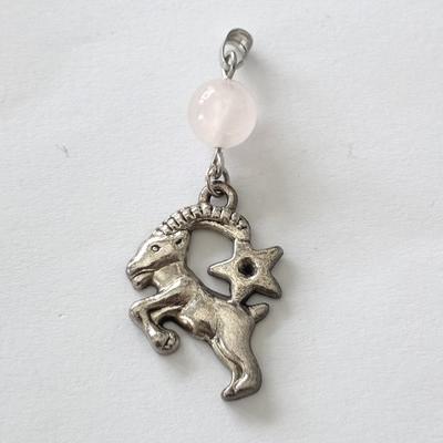 PENDENTIF CAPRICORNE QUARTZ ROSE