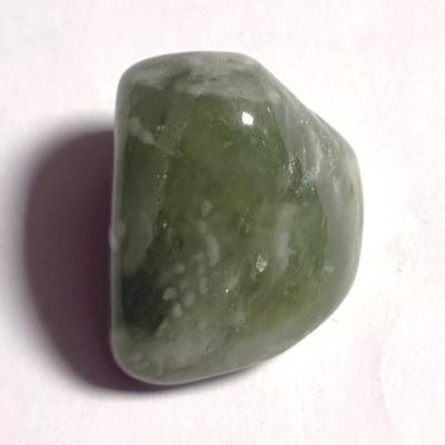 JADE NEPHRITE PIERRE 3
