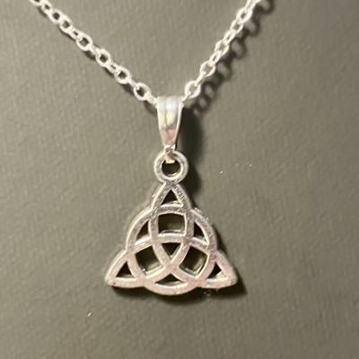 PENDENTIF TRIQUETRA