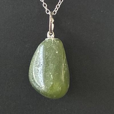 VESUVIANITE IDOCRASE PENDENTIF 4