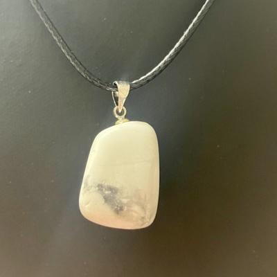 HOWLITE PENDENTIF