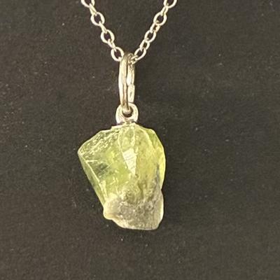 PERIDOT OLIVINE PENDENTIF BRUT 2
