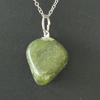 VESUVIANITE IDOCRASE PENDENTIF 2