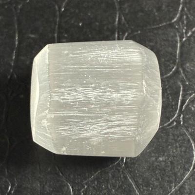 SELENITE PIERRE